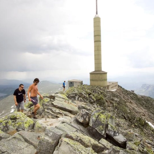 Gaustatoppen-at-the-top-summer.jpg