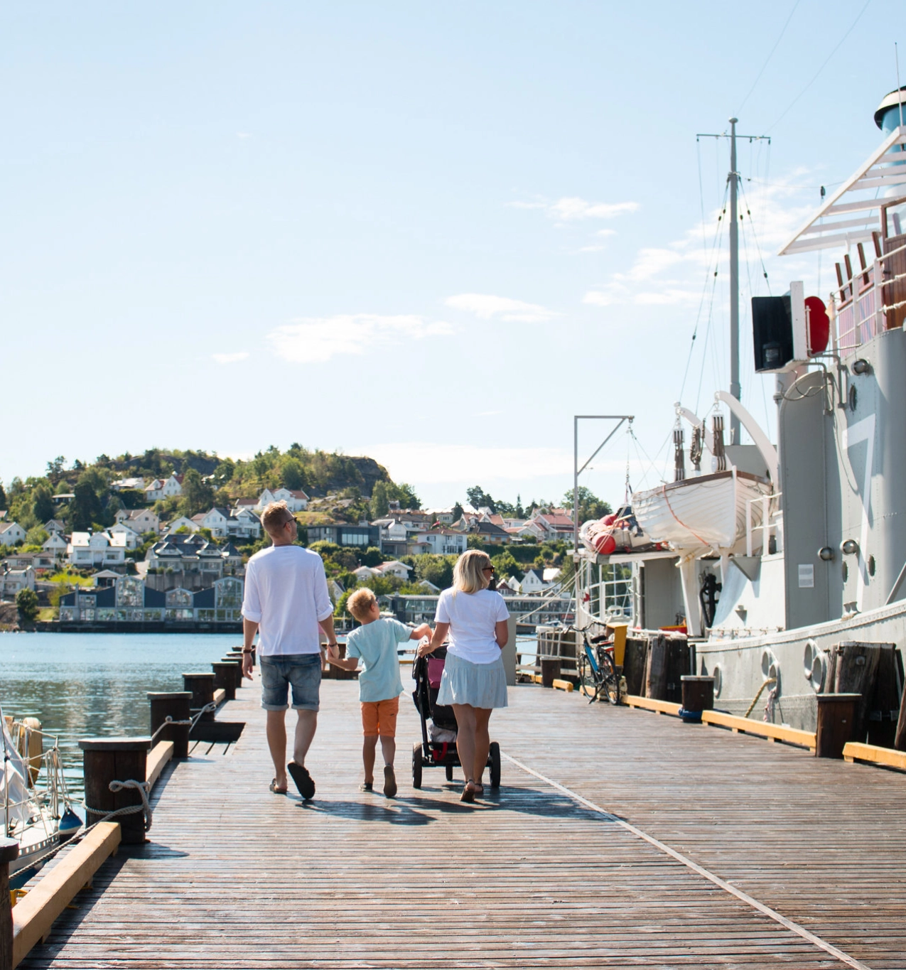 Familie på brygga i Sandefjord. Foto: visitvestfold.com