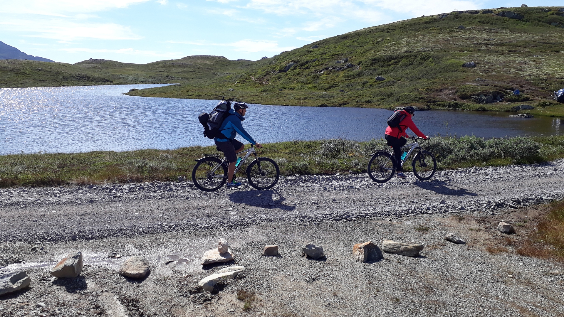 Cykeltur &ouml;ver Hardangervidda. Foto: Hakon Nordby.